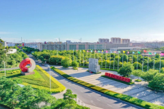 <b>正在任福建省委副建省省长的六年里</b>